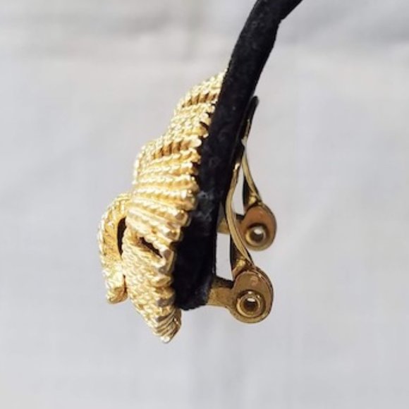 Vintage Monet "Cordelia" Demi Parure set Pin and Clip on Earrings - Picture 6 of 14